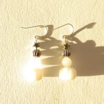 boucles d'oreilles blanches