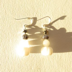boucles d'oreilles blanches
