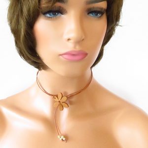 collier sur mannequin