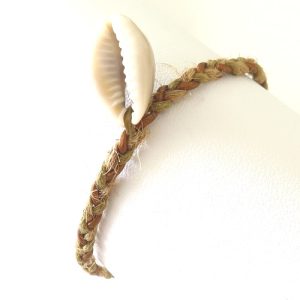 bracelet cauri