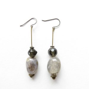 boucles d'oreilles grises