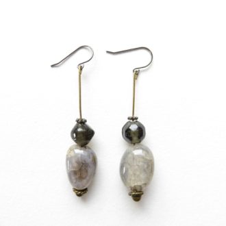 boucles d'oreilles grises