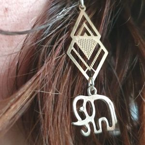 Boucles d'oreilles sur cliente