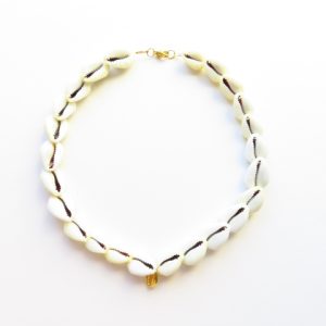 collier coquillage cauri
