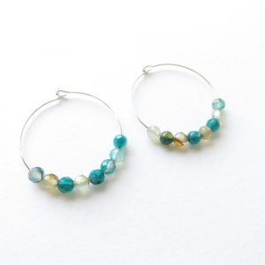 créoles multi-perles tons bleus