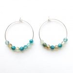 créoles multi-perles tons bleus