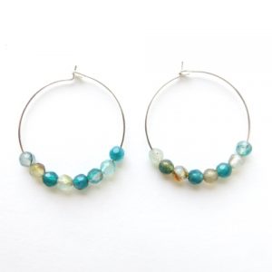 créoles multi-perles tons bleus