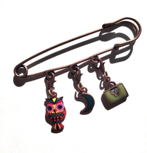 broche charm